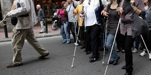Γέμισε... «τυφλούς» η Χίος – Στο νησί κλιμάκιο του ΙΚΑ