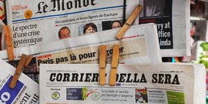 Der Spiegel: «O επικεφαλής του Eurogroup απειλεί τις χώρες της κρίσης με την μέθ