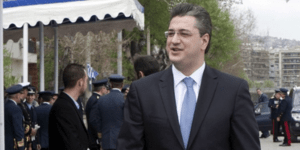 Μόνος του θα παρελάσει ο Τζιτζικώστας: Τρικυμία στην κυβέρνηση