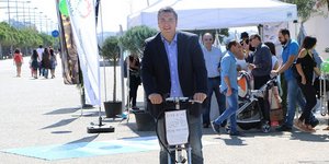 Οι Θεσσαλονικείς «Voltaρουν» με ηλεκτρικά μέσα/ Φωτογραφία: ΑΠΕ 