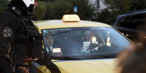 Φωτογραφία: Eurokinissi/ Εφιαλτική κούρσα για ταξιτζή –Του επιτέθηκαν 40 Ρομά για μία κερματοθήκη των 50 ευρώ