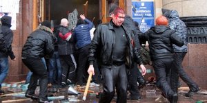 Χύθηκε αίμα στο Χάρκοβο -Δύο νεκροί σε συγκρούσεις ανάμεσα σε ρωσόφιλους και ουκ