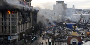 Χάος και εθνικό πένθος στην Ουκρανία για τους 26 νεκρούς -Απειλεί με κυρώσεις η 