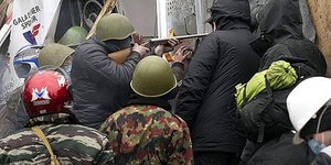 Χάος ξανά στην Ουκρανία -Αυτονομιστές κατέρριψαν αεροσκάφος