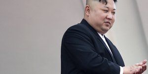 Ο Κιμ Γιονγκ Ουν συνεχίζει το εμπόριο όπλων (Φωτογραφία: AP/ Wong Maye-E)