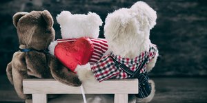Απιστια. Φωτογραφία: Shutterstock/Panya_Anakotmankong