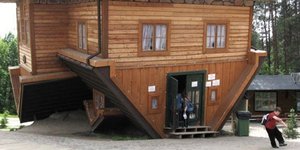 Τι άλλο θα δούμε: Οι ένοικοι περπατούν στο ταβάνι - Ανάποδογυρισμένο σπίτι είναι