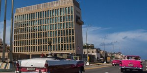 Το κτίριο της πρεσβείας των ΗΠΑ στην Αβάνα (Φωτογραφία: ΑΡ)