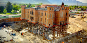 «Ιπτάμενη» εκκλησία στη Γιούτα - Μια πρωτότυπη διαδικασία αναπαλαίωσης [εικόνες]