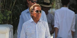 Ελλάδα «ψηφίζει» και φέτος ο Βαλεντίνο -Ο γνωστός σχεδιαστής απολαμβάνει τις δια