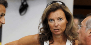 Στην Ερμιόνη κάνει τα μπάνια της η σύζυγος του Ολάντ Βαλερί Τριερβελέρ