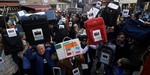 Κάτοικοι στην Ιταλία διαμαρτύρονται για το Airbnb / Φωτογραφίες: Associated Press