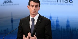 (την ανακοίνωση έκανε ο πρωθυπουργός Μανουέλ Βαλς