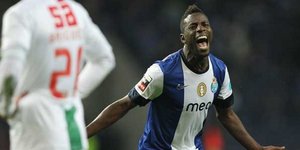 Καταπληκτικό γκολ επιθετικού με σουτ «κεραυνό» [βίντεο]