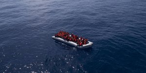 Ανοιξαν πυρ εναντίον σκάφους με μετανάστες/ Φωτογραφία αρχείου: AP- Felipe Dana