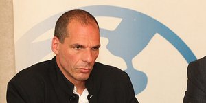 Βαρουφάκης: «Να μην πάρουμε τη δόση» 