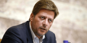 Βολές Βαρβιτσιώτη σε Θεοχάρη: Το προηγούμενο οικονομικό επιτελείο έχει ευθύνες γ