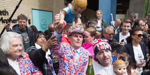 Σαμπάνιες για το βασιλικό μωρό /Φωτογραφία: Splash