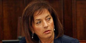 Η Βάσω Παπανδρέου παραπάτησε στα σοκάκια της Υδρας και έσπασε το πόδι της