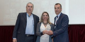 VECHRO: Βράβευση της οικογένειας Χατζηνικόλα