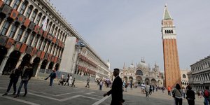 Το εστιατόριο βρίσκεται πολύ κοντά στην πλατεία του Αγίου Μάρκου