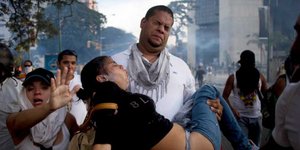 Αίμα στους δρόμους της Βενεζουέλας -Δύο ακόμη νεκροί στις διαδηλώσεις 