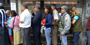 Με ένα νούμερο γραμμένο στο χέρι