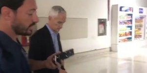 Δύο από τους δημοσιογράφους που απελάθηκαν από τη Βενεζουέλα