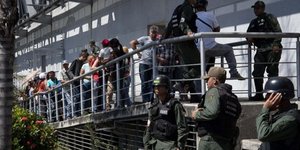 Χάος στα σούπερ μάρκετ της Βενεζουέλας (Φωτογραφία: ΑΠΕ/ EPA/Miguel Gutierrez)