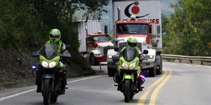 Στα σύνορα με την Κολομβία τα πρώτα φορτηγά βοήθειας των ΗΠΑ στη Βενεζουέλα -Φωτογραφία: AP Photo/Fernando Vergara)