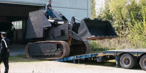 Με αυτό το αυτοσχέδιο τανκ σχεδίαζαν επίθεση στην πλατεία του Αγ. Μάρκου στη Βεν