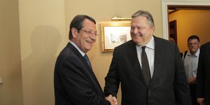 Βενιζέλος προς Αναστασιάδη: Το μνημόνιο τελειώνει -Η Τρόικα θα πάψει να έχει λόγ