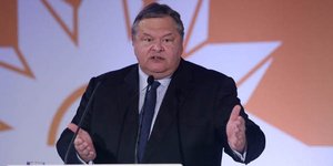 Το ΠΑΣΟΚ αλλάζει στρατηγική - Επτά όρους θέτει ο Βενιζέλος για τα μέτρα
