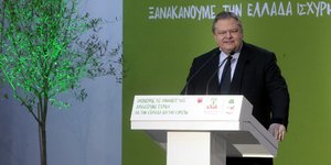 Ενταση με μικρομολογιούχους στην ομιλία Βενιζέλου: Χάσαμε τα σπίτια και τις αποτ