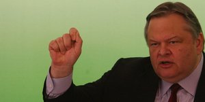 Τι θα κάνει το ΠΑΣΟΚ για να αντιμετωπίσει το δεξιό ξέσπασμα της ΝΔ