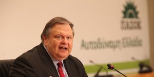 Βενιζέλος: «To πρόβλημα δεν λύνεται με δυο μικρομέγαλους μονομάχους»