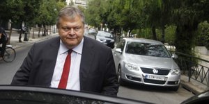 Βενιζέλος: Είμαστε σαφείς- Οχι νέα μέτρα και περικοπές συντάξεων και μισθών
