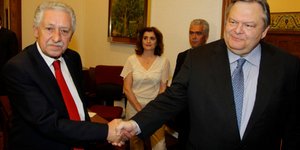 Βενιζέλος-Κουβέλης προβληματίζονται για την «επάρκεια» Αβραμόπουλου