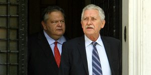 ΠΑΣΟΚ-ΔΗΜΑΡ: Διερευνητική εντολή και νέο πρωθυπουργό αν δεν ανοίξει η ΕΡΤ