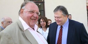 Το ΠΑΣΟΚ αποκηρύσσει αλλά δεν διαγράφει τον Πάγκαλο