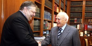 Βενιζέλος: Πάλλεται η ψυχή μας κ. Παπούλια- Μας ξεπέρασε η κοινωνία