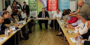 Ο Βενιζέλος απαντά σε όσους τον αμφισβητούν: Ας πάψουν να προσβάλουν τους πολίτε