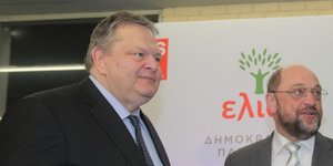 Spiegel: Ο Σουλτς ακύρωσε προεκλογική επίσκεψη στην Ελλάδα επειδή περιμένει χαμη