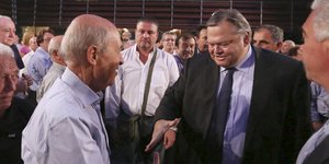 Τηλεφωνική επικοινωνία Βενιζέλου - Σημίτη μετά από καιρό