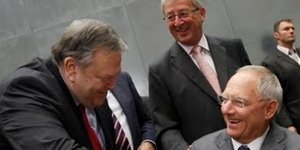 Σόϊμπλε: Αν δεν ψηφίσετε τα μέτρα