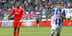 Τριπλή εντυπωσιακή απόκρουση τερματοφύλακα στην ίδια φάση [βίντεο]