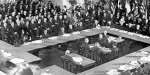 Από την υπογραφή της Συνθήκης των Βερσαλλιών 