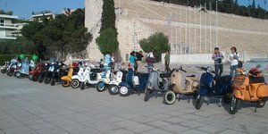 Ο γύρος της Ελλάδας με μια Vespa [εικόνες]