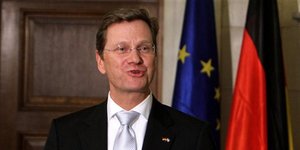 Βεστερβέλε: Η Ελλάδα πρέπει να παραμείνει στο ευρώ