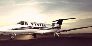 Η νέα μόδα των VIF: Οι φοιτητές της χλιδής πηγαίνουν στο πανεπιστήμιο με πανάκρι